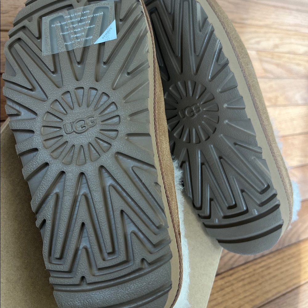 UGG® Women's Greenport Slide Slippers - Picture 7 of 14